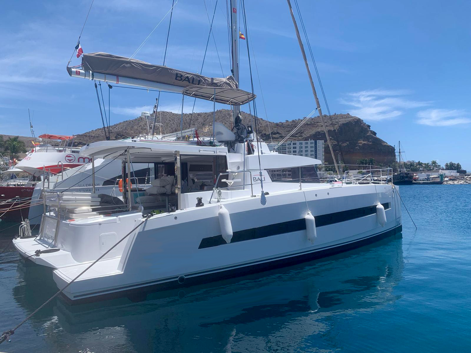 Catamaran a vela exclusivo de manana